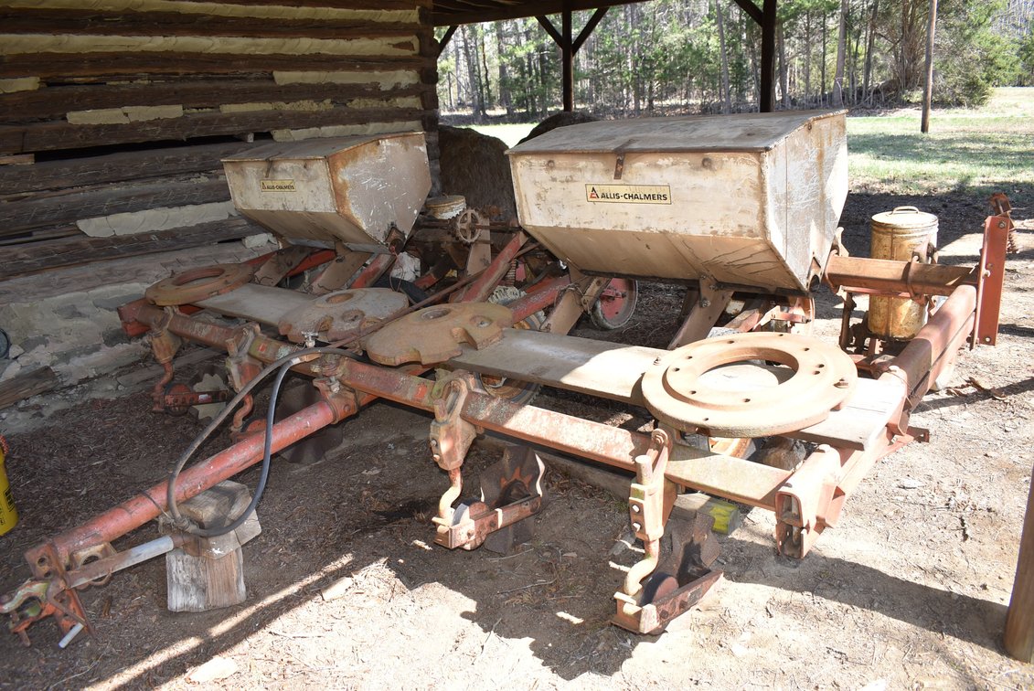 Allis-Chalmers 600 Planter w/ Manual