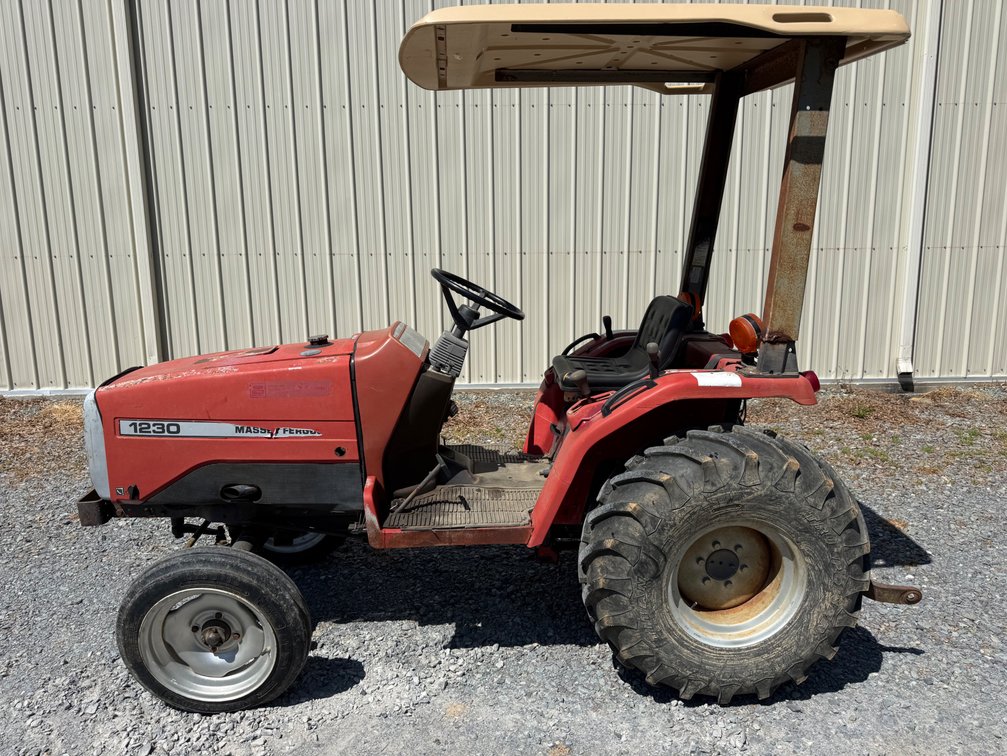 Massey Ferguson 1233 Tractor *See Video