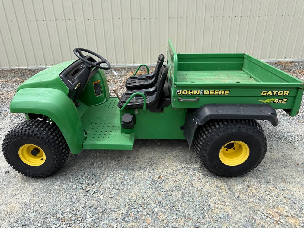John Deere Gator 4x2 UTV *See Video