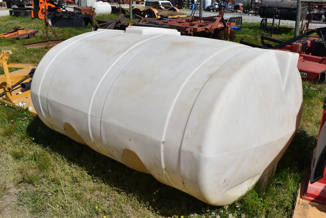 1000 Gallon Sprayer Tank