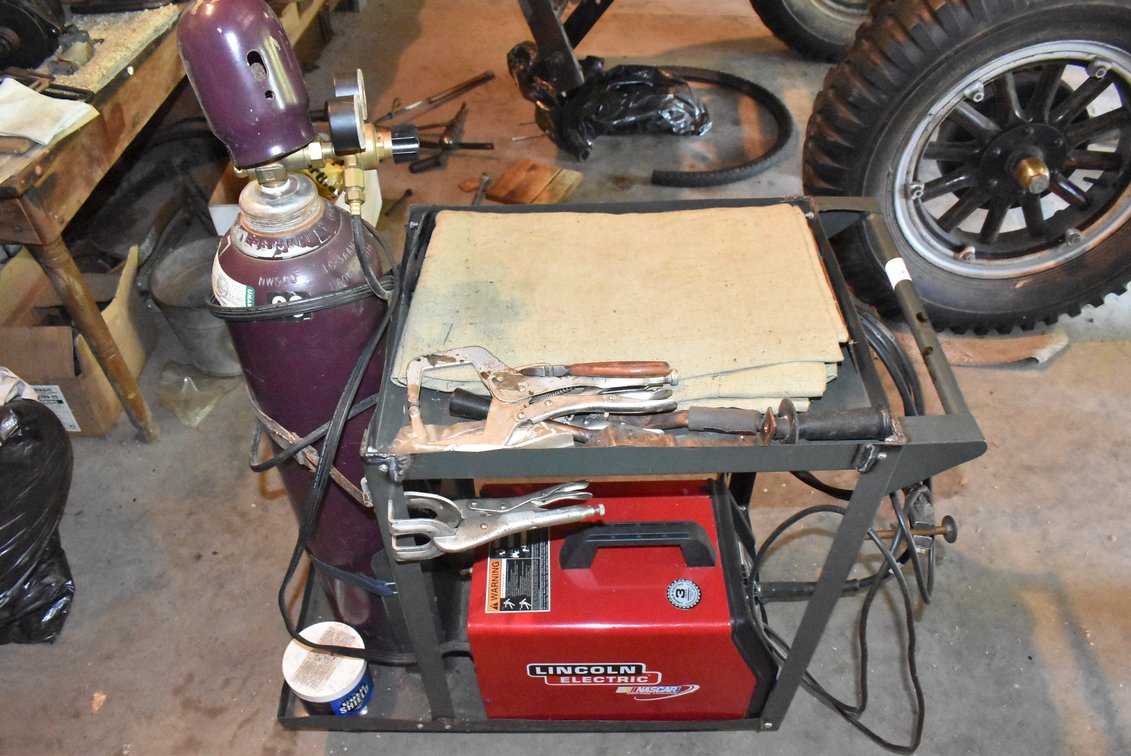 Lincoln Electric SP-135T Welder w/ Cart & Tank