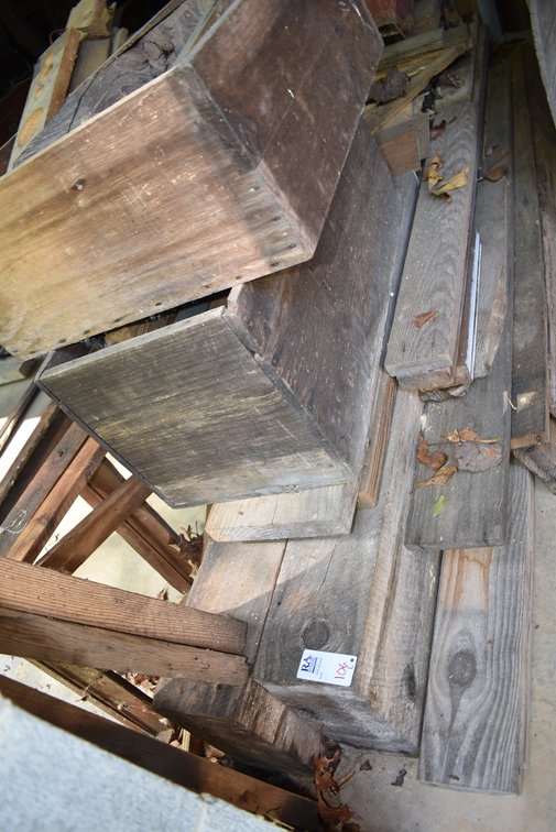 Pile Lumber/Bords Middle