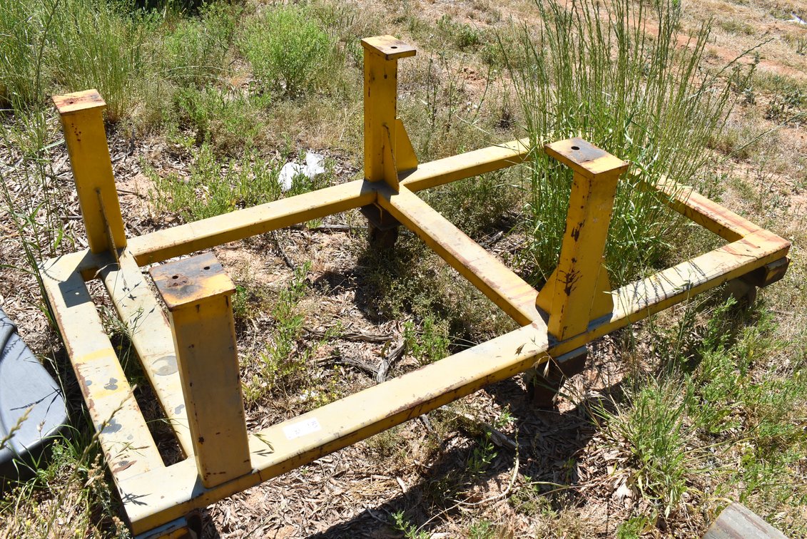 Metal Equipment Stand