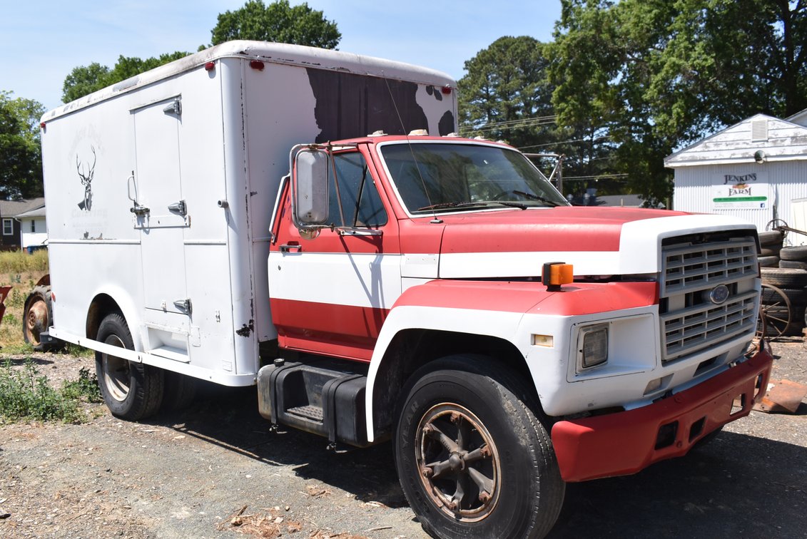 1986 Ford F-600 Box Truck