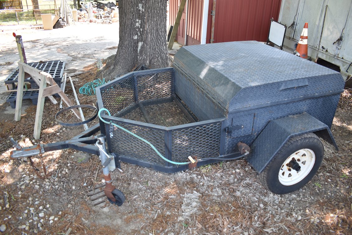 Towable Smoker Trailer Grill Pig Cooker
