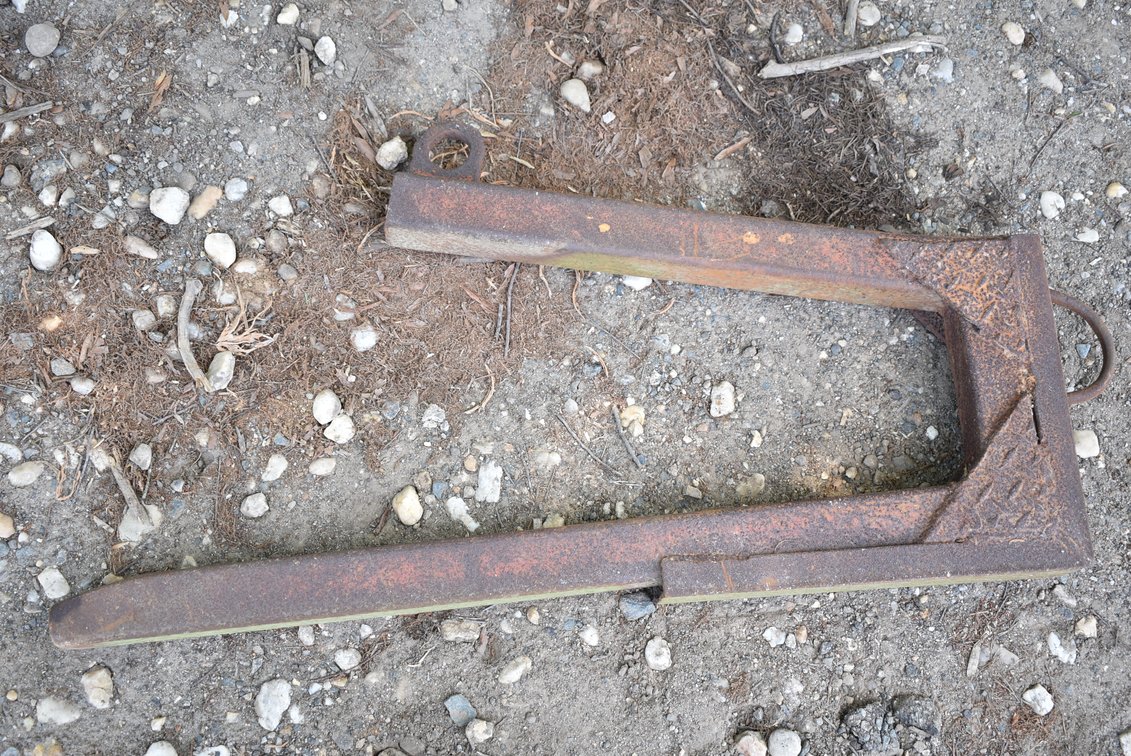 U-Shaped Machinery Attachment