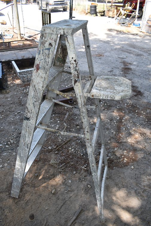 Aluminum Stepladder