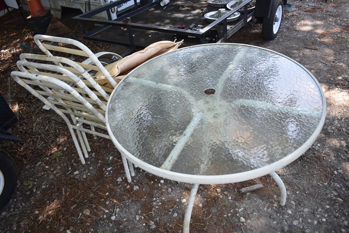 Patio table and 4 Chairs
