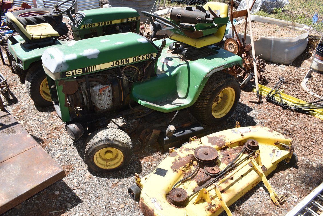 John Deere 318 Mowers