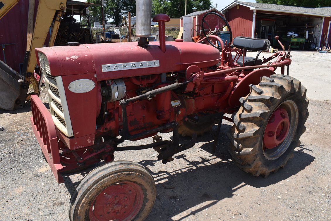 Farmall 140 Tractor