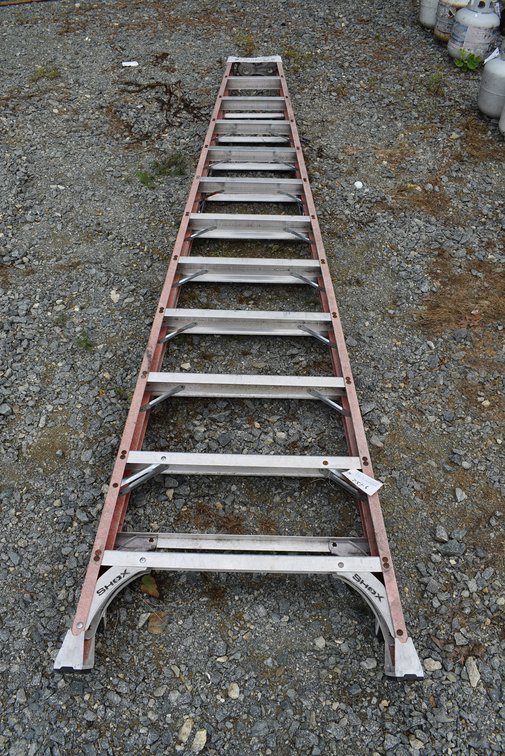 Louisville 12-Foot Fiberglass Stepladder