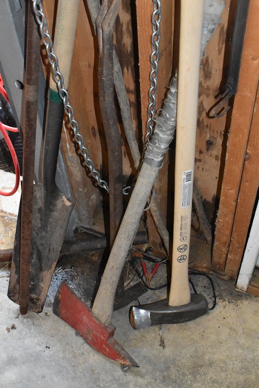 Shovels, Splitter & Pick Axes