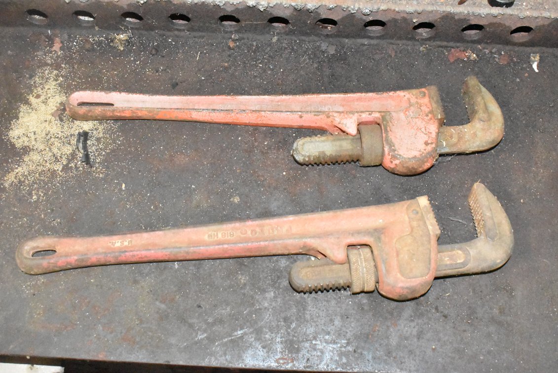 2 Pipe Wrenches
