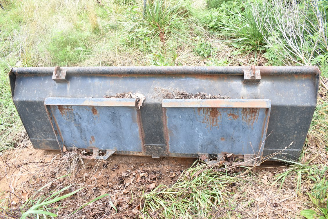 Quick-Attach 6' Loader Bucket
