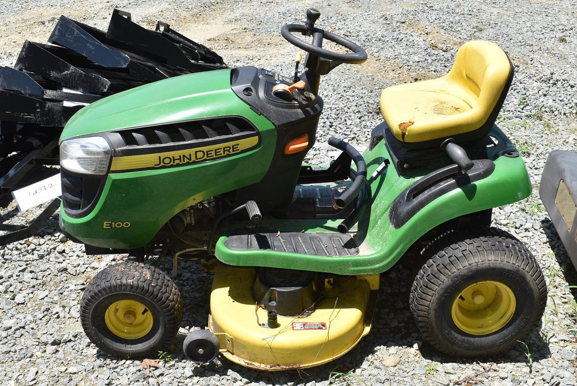 John Deere E100 Riding Lawn Mower
