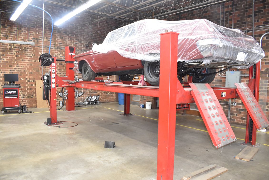 Hunter Alignment Rack with 14K lb lift *See Video