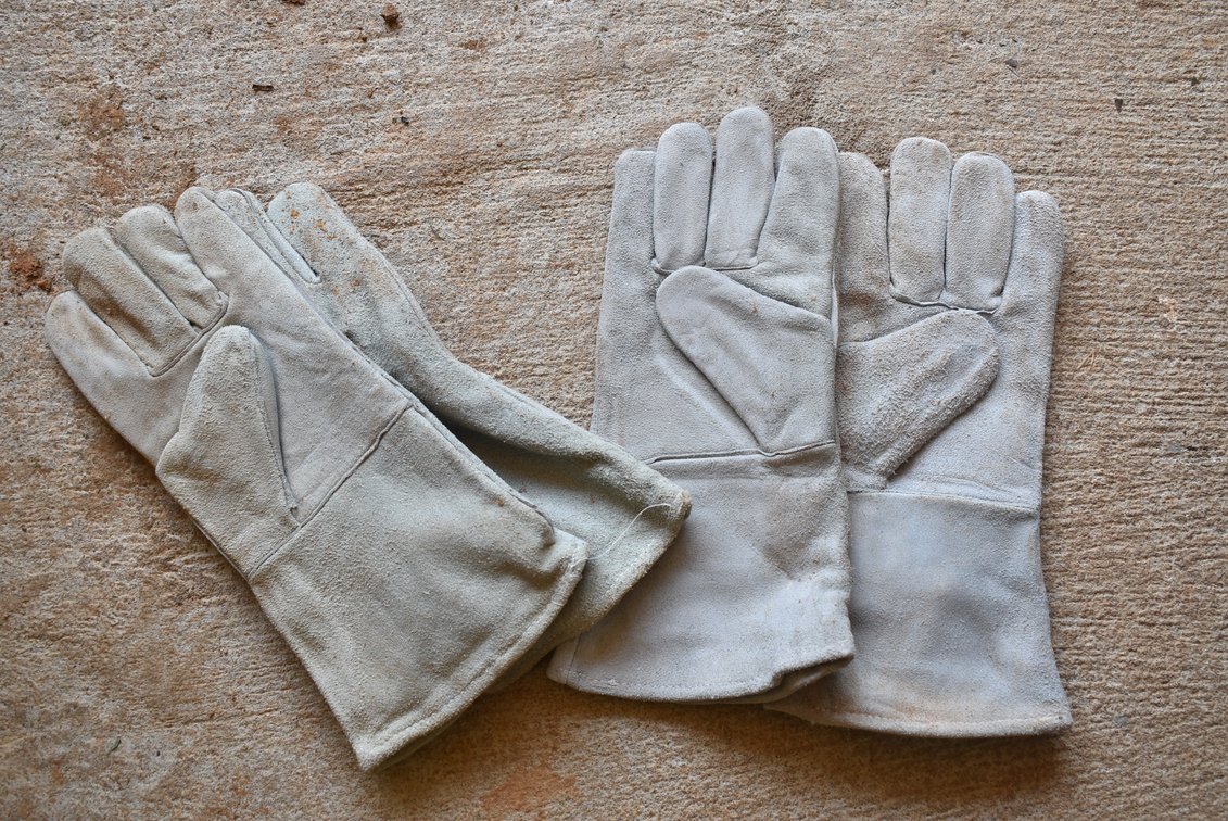 2 Pair Gloves