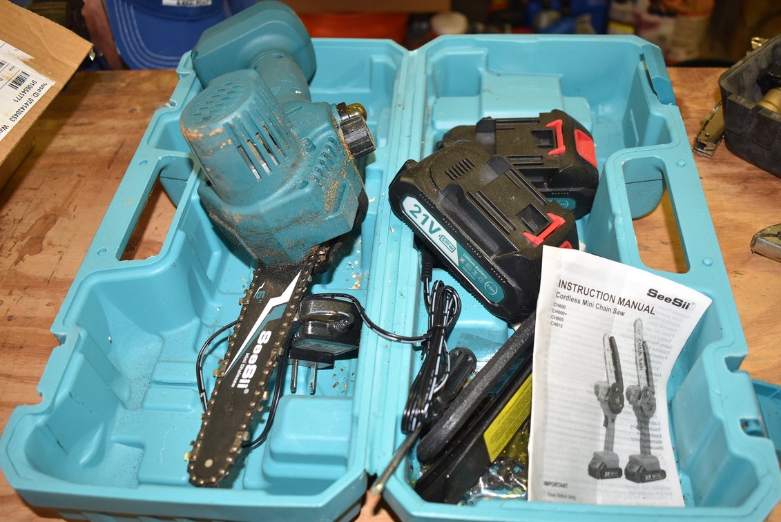 SeeSii Cordless Mini Chain Saw