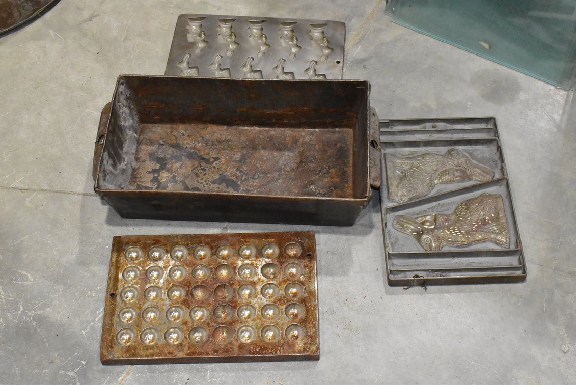 Chocolate Molds & Pan