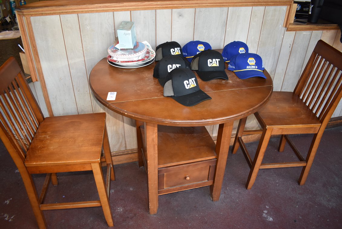 Table w/ 2 Chairs