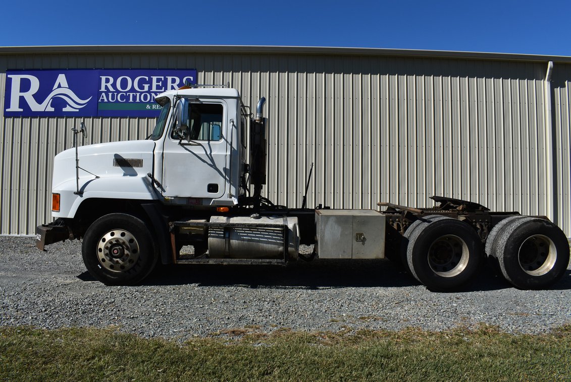Mack Day Cab Semi-Truck Tractor *See Video