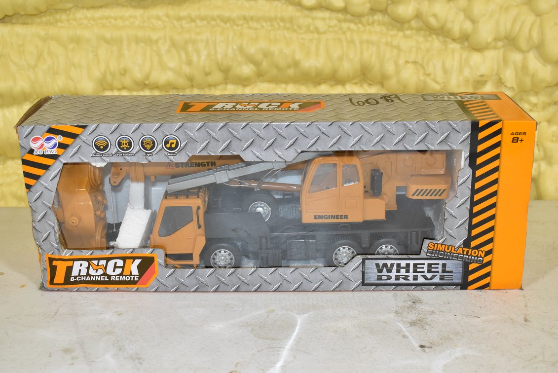 A'O HAI 8-Channel Remote Control Crane Truck