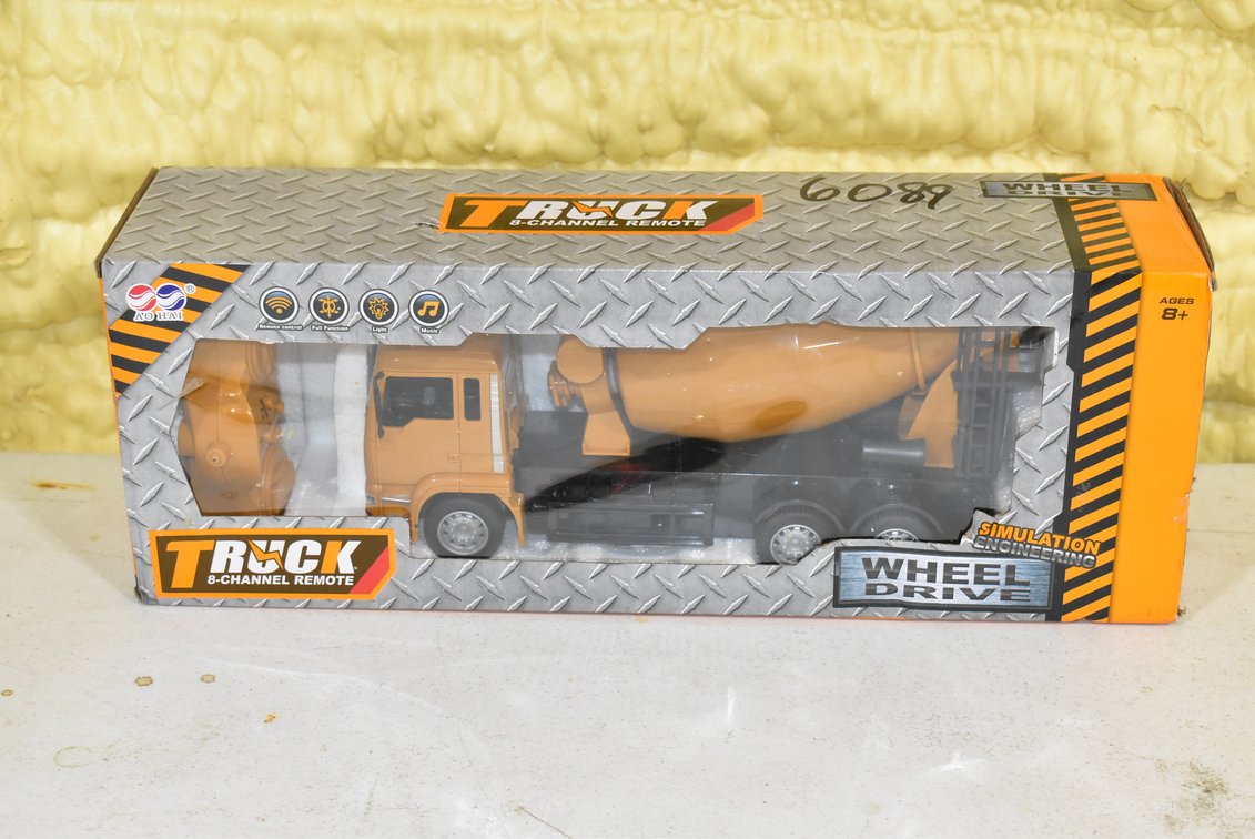 AO HAI Remote Control Cement Mixer Truck