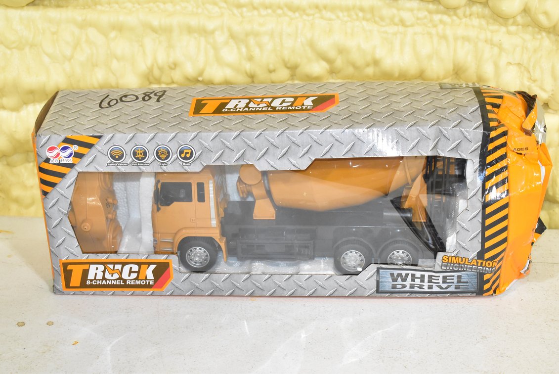 AO HAI Remote Control Cement Mixer Truck
