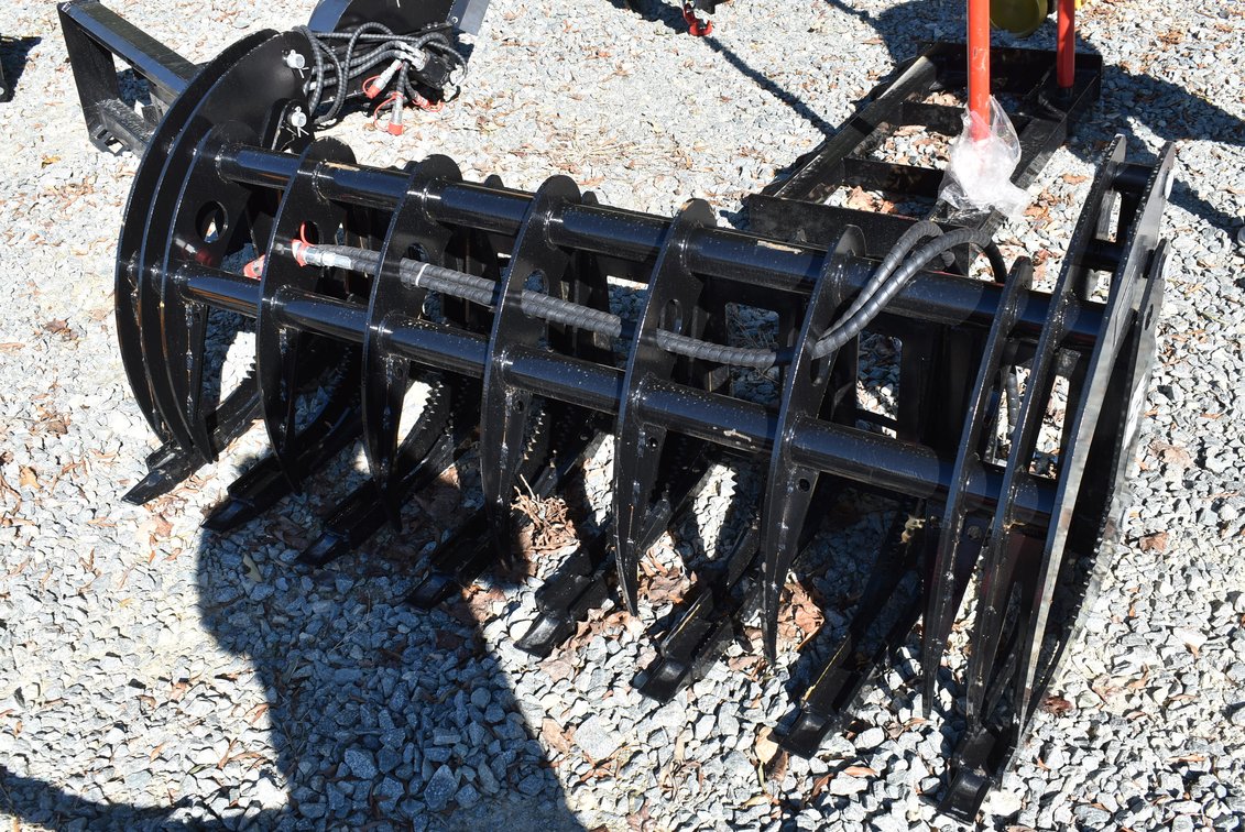 GIYI CLG72 72 in Skid Steer Curved Log Grapple