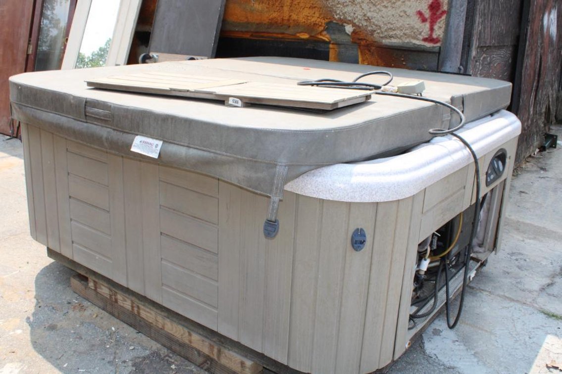 Hot Tub Jacuzzi
