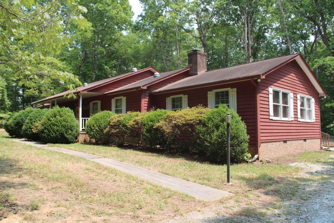House w/ Garage on 1.44 Acres 