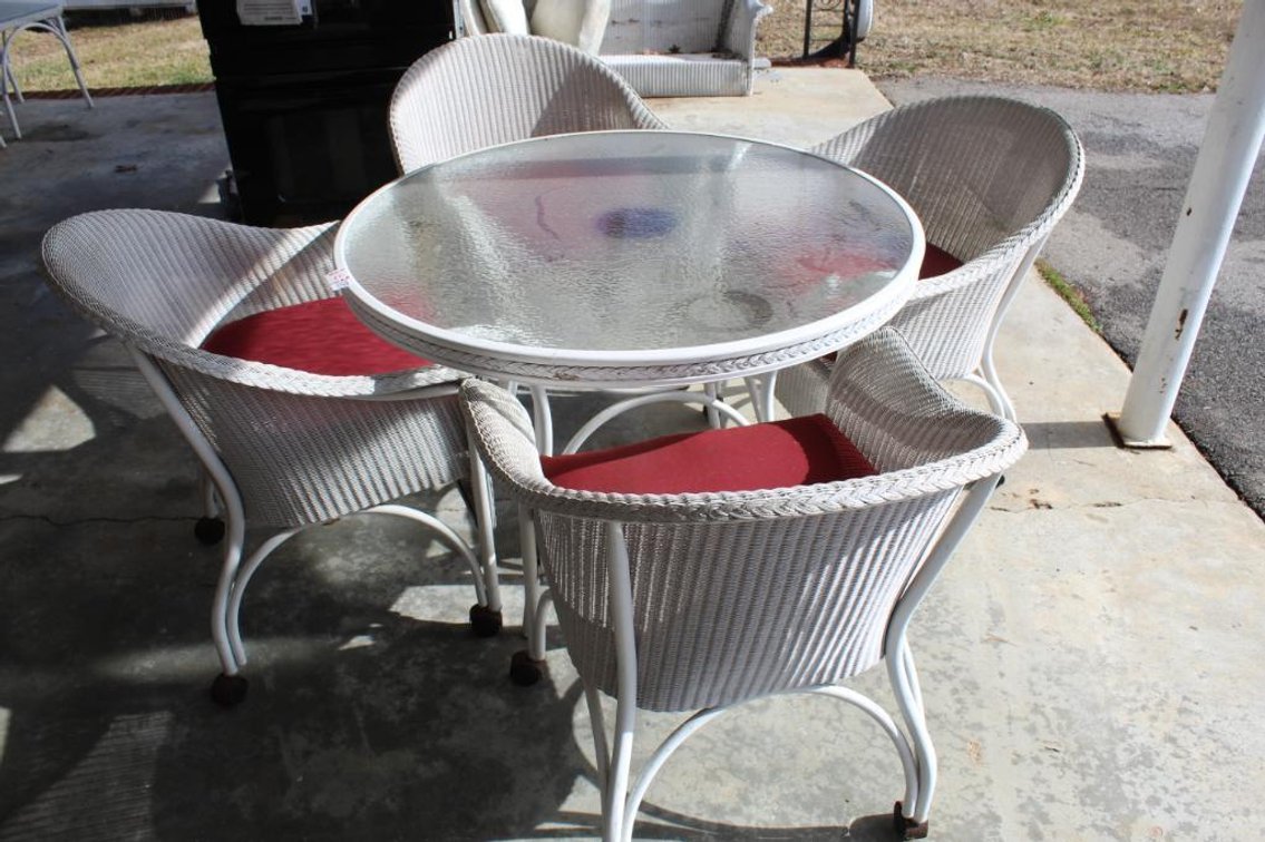 White Wicker Table and 4 Chairs