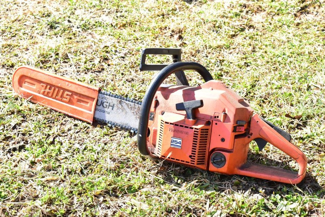 Husqvarna 254 Chainsaw - Chain Saw