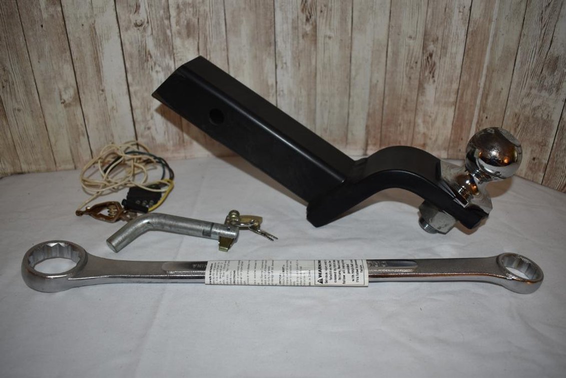 2" Hitch w/ Wrench