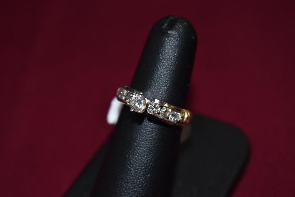 14k 5.50g Two Tone Center Diamond, 6 Side Stones Ring