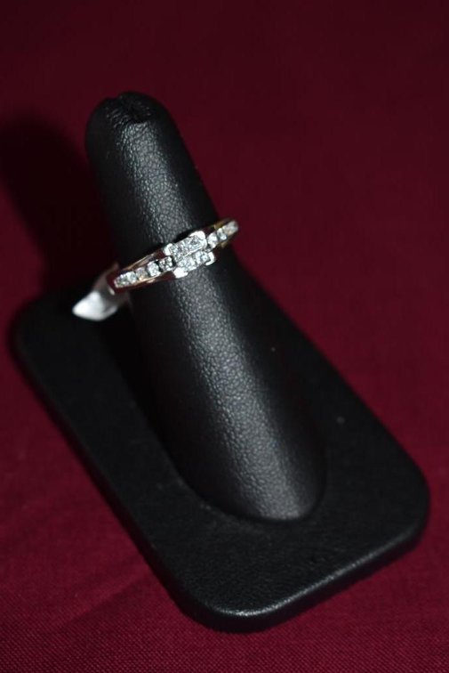 14k 2.80g WG Princess Cut Center & 14 Side Diamonds Ring