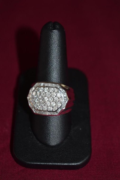 14k 8.60g WG Gents Diamond Custer Ring