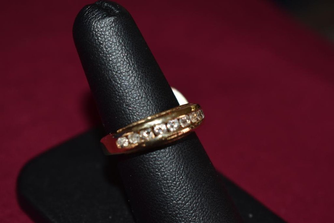 14k 5.70g YG Chanel Diamond Ring