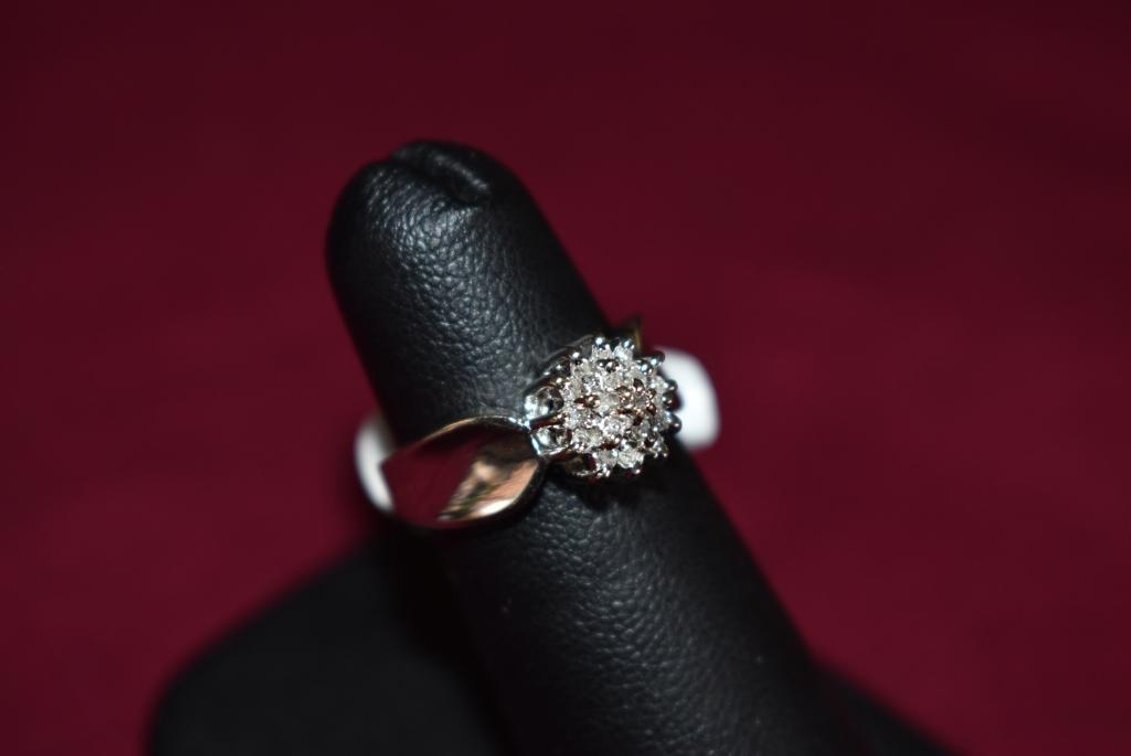 14k 3.60g WG 19 Diamond 3 Tier Cluster Ring
