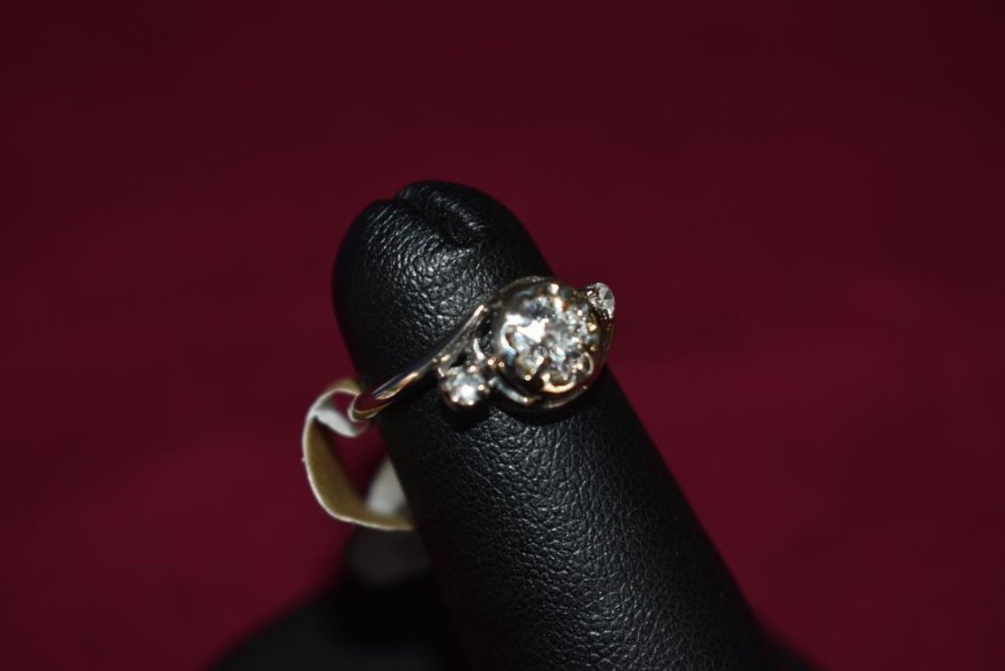 14k 2.30g WG 3 Stone Diamond Ring