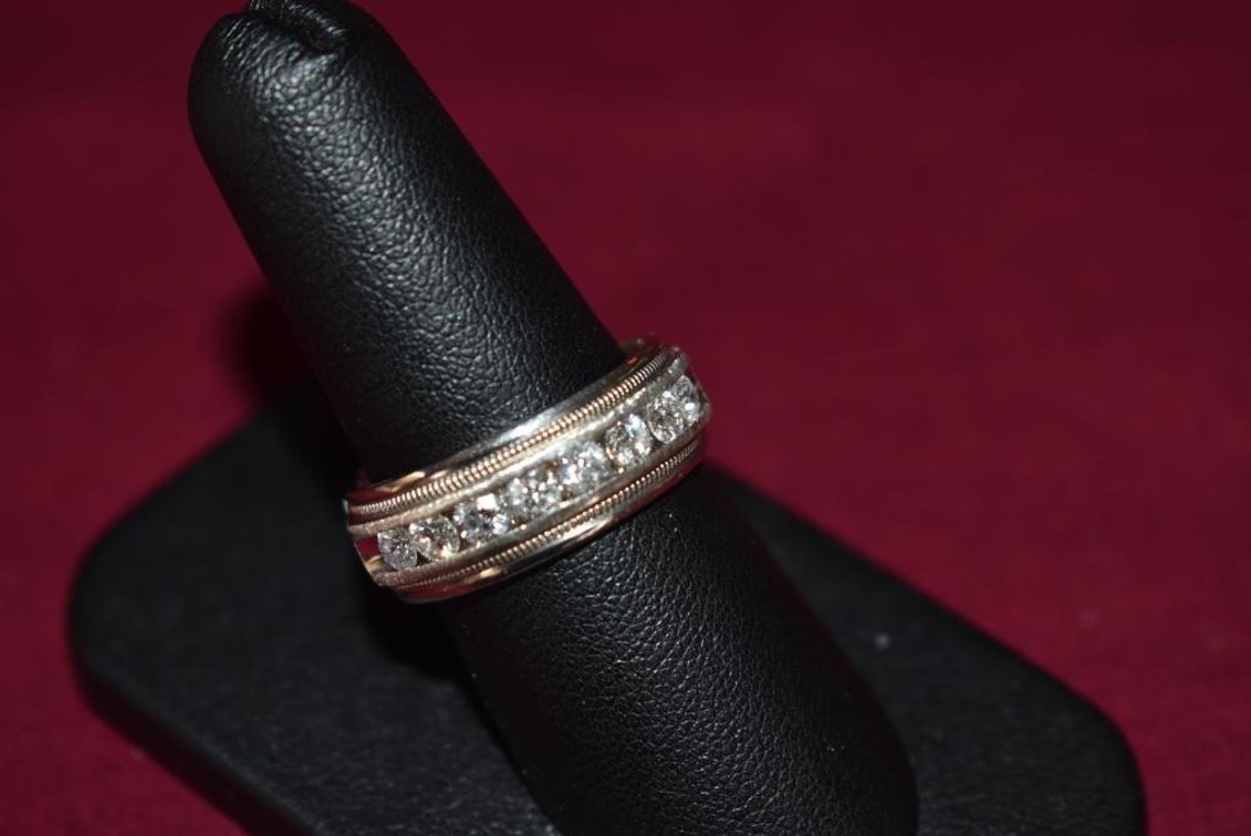 14k 7.80g WG 8 Channel Set Diamond Band