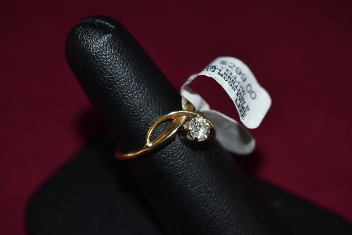 14k 2.30g YG Approx. .20Pt. Diamond Mon Swirl Ring