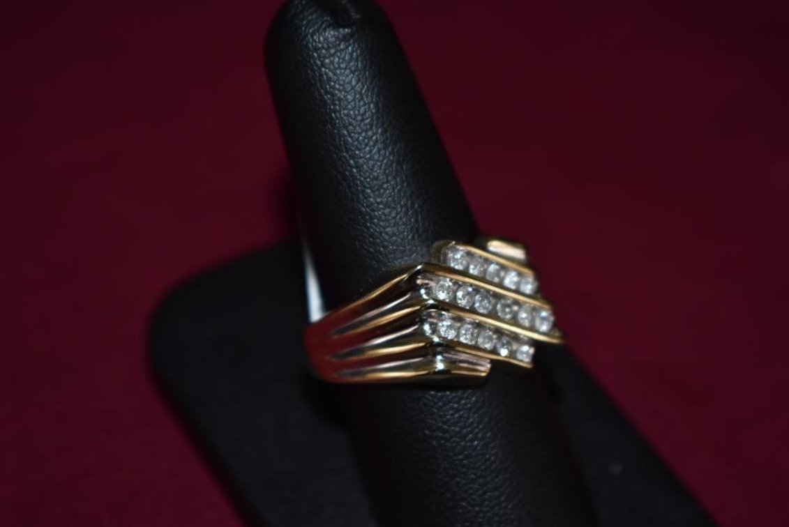 10k 6.60g YG Diagonal 3 Row Diamond Ring