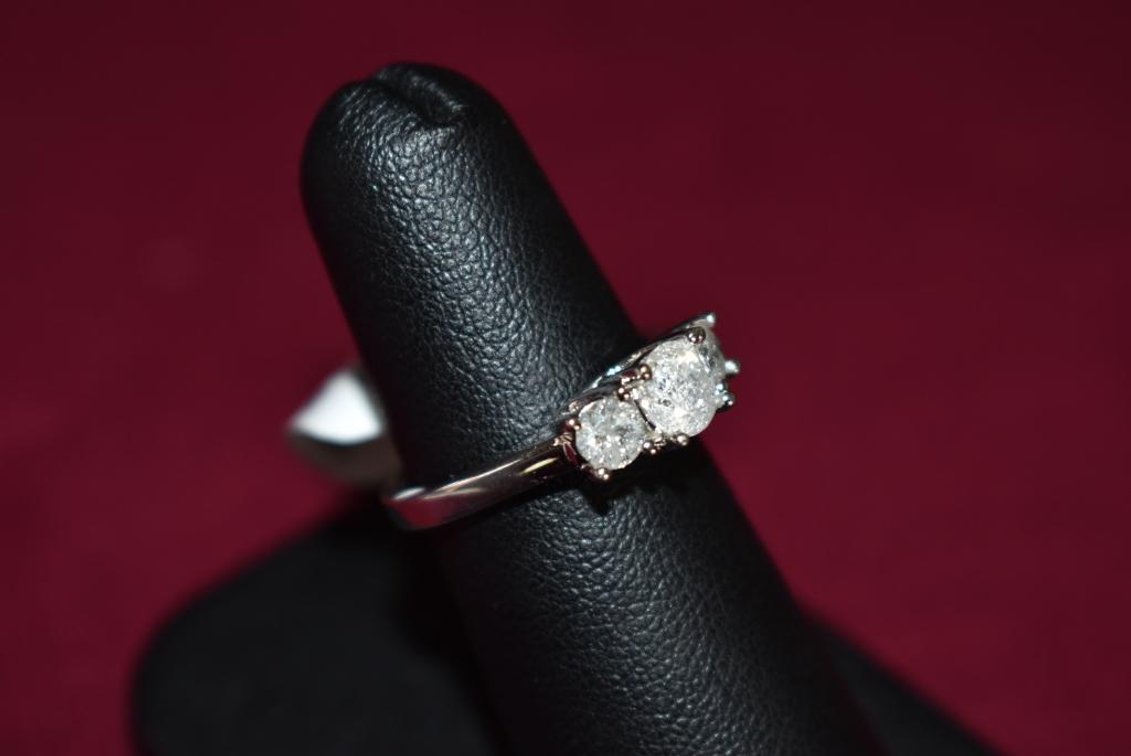 14k 2.80g WG 3 Diamond Ring