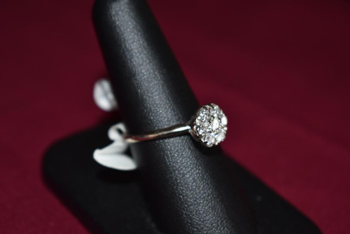 14k 2.80g WG 7 Diamond Round Cluster Ring 1/2 Ct.