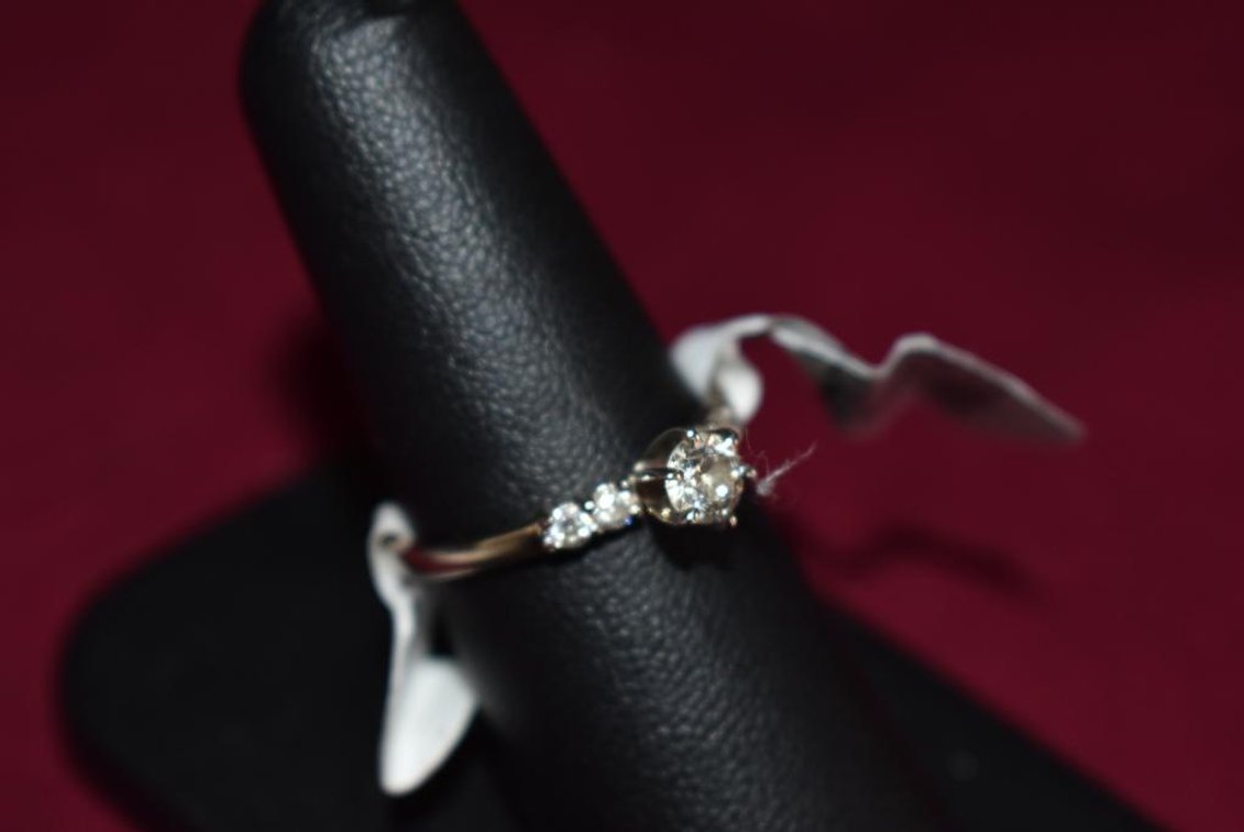 14k 2.20g WG Diamond Solitaire, 4 Diamonds on Side