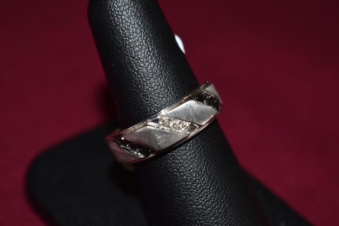 14k 7.00g WG Diamond & Sapphire Ring