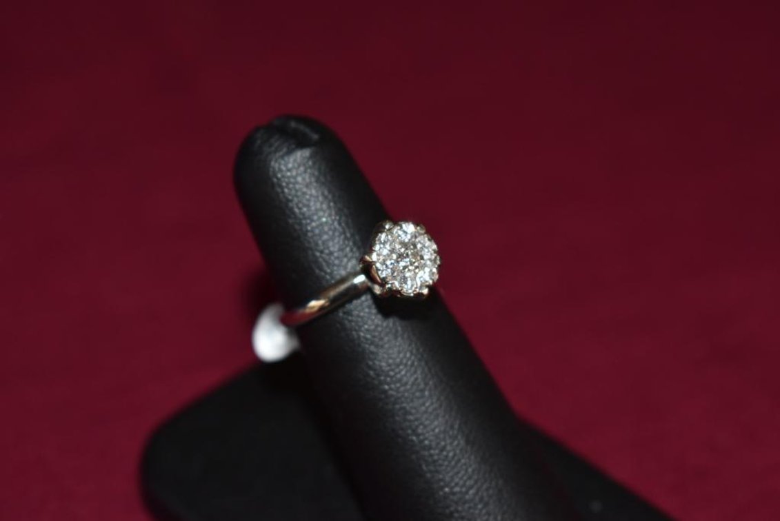 14k 2.50g WG 7 Diamond Cluster Ring