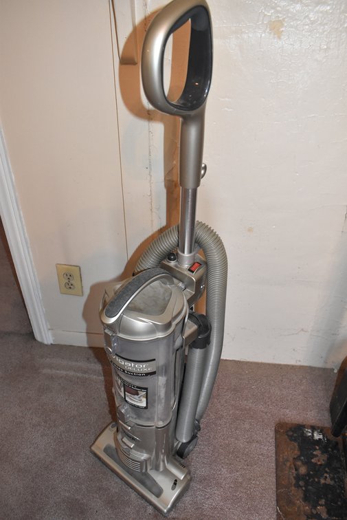 Shark Navigator Deluxe Vacuum Cleaner
