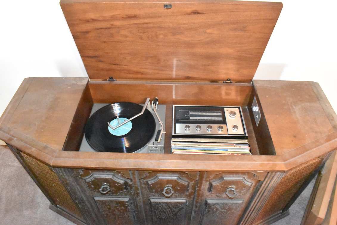 RCA Victor Stereo Console Record Player w/ Records